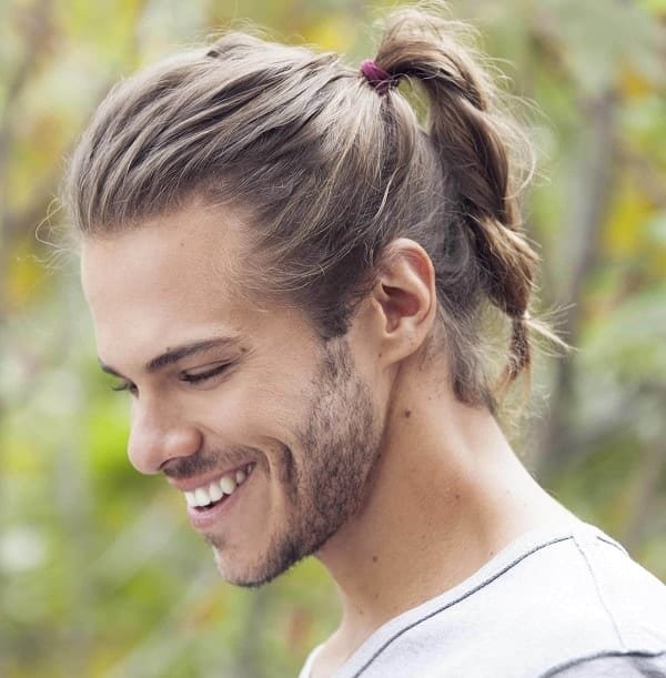 men's ponytail hairstyle